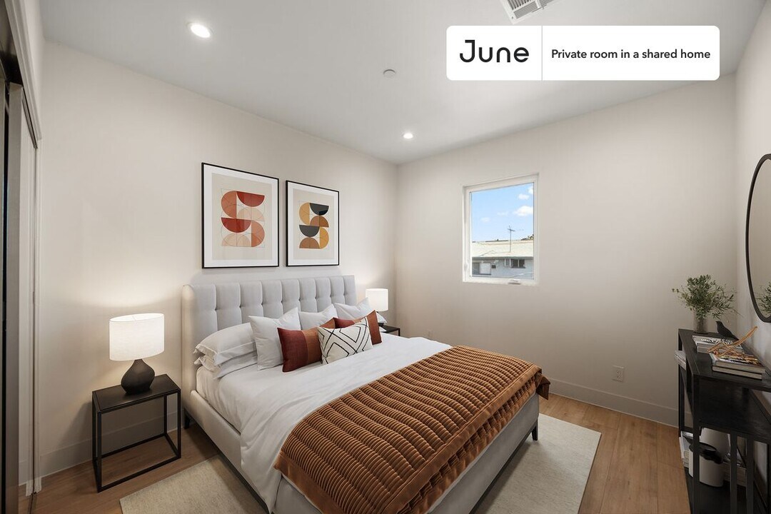 Private bedroom in 4 bed/4 bath Home in Los Angeles, CA - Building Photo