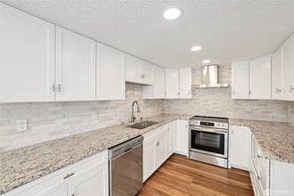 9104 Highland Ave SW in Lakewood, WA - Building Photo - Building Photo