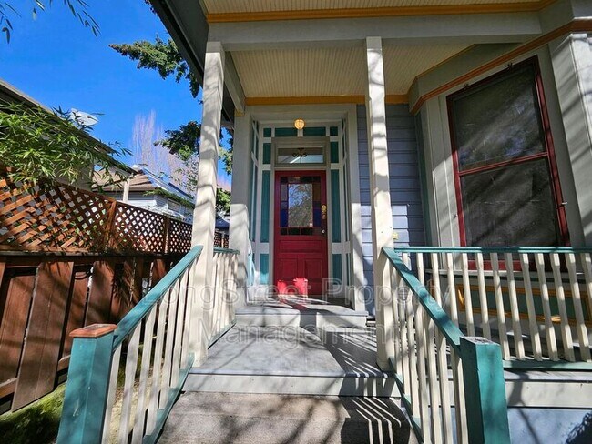 215 S Gaines St in Portland, OR - Building Photo - Building Photo