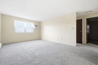 504 River Rd in Manchester, NH - Building Photo - Building Photo