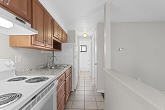 Penn Court Apartments in Englewood, CO - Building Photo - Building Photo