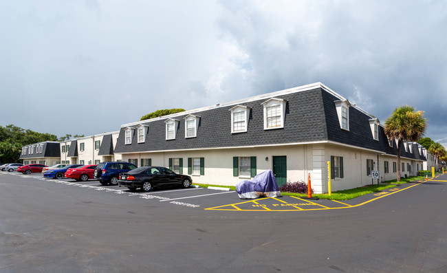 Brandychase Condominiums in Tampa, FL - Foto de edificio - Building Photo