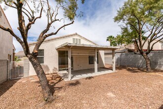1059 E Country Skies Ave in Las Vegas, NV - Building Photo - Building Photo