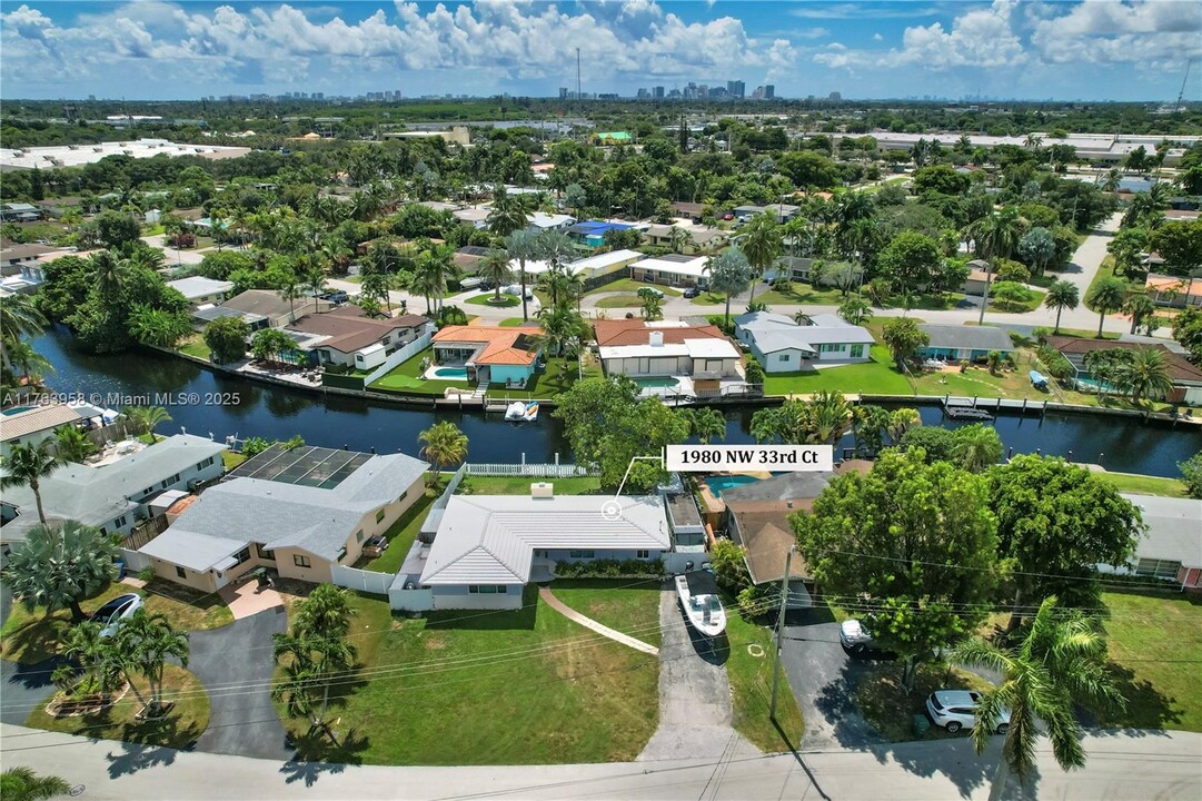 1980 NW 33rd Ct in Oakland Park, FL - Building Photo