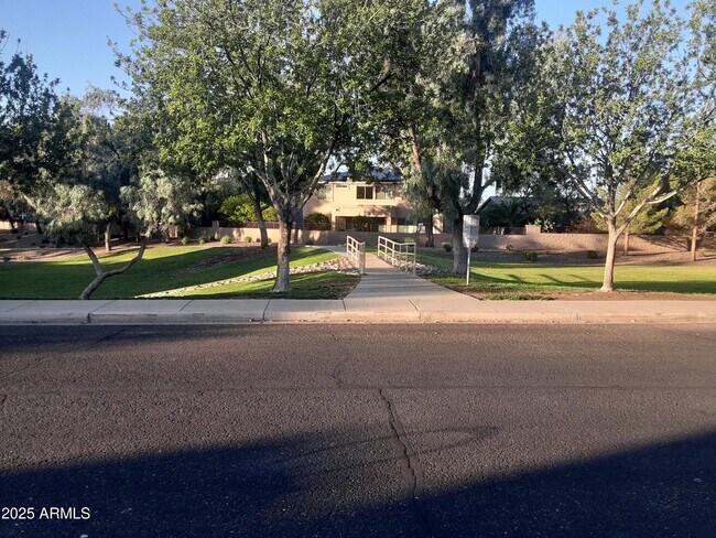 17262 W Lundberg St in Surprise, AZ - Building Photo - Building Photo