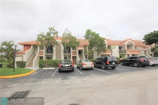 5529 Courtyard Dr in Margate, FL - Building Photo - Building Photo