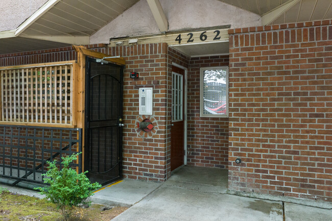 Blue Lake Apartments in Seattle, WA - Building Photo - Building Photo