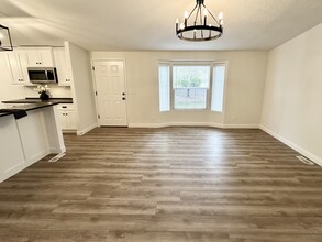 213 Sheltie Ln in Enoch, UT - Building Photo - Building Photo