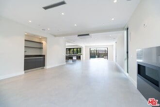 159 S Bowling Green Way in Los Angeles, CA - Building Photo - Building Photo