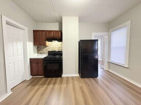 552 Dixwell Ave, Unit 1 in New Haven, CT - Building Photo