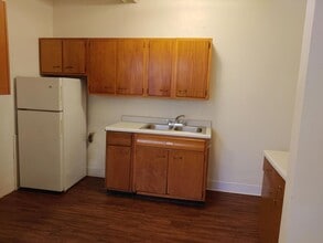 Calhoun Beach Apartments in Minneapolis, MN - Building Photo - Interior Photo