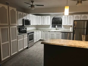 1304 W Lakeland Dr in Austin, TX - Building Photo - Building Photo