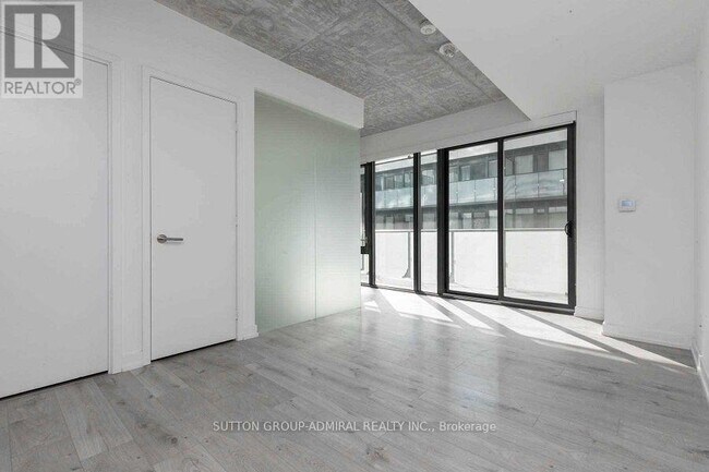 161 Roehampton Ave in Toronto, ON - Building Photo - Building Photo