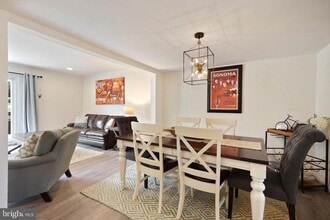 11 Donagh Ct in Timonium, MD - Building Photo - Building Photo