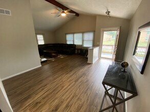 606 E Jasper St in Pleasantville, IA - Foto de edificio - Building Photo