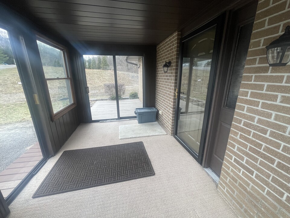 103 Farm Ln, Unit Duplex 103 in Aliquippa, PA - Foto de edificio