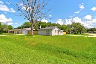 8511 Honeysuckle in Highlands, TX - Building Photo - Building Photo