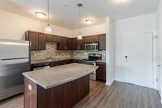 Marquis Place Apartment Homes in Murrysville, PA - Foto de edificio - Building Photo