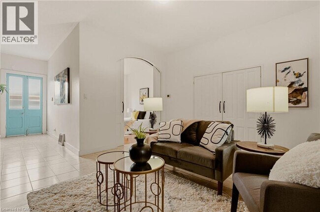 property at 163 Victoria Ave N