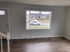 2359 Barberry Dr SW in Wyoming, MI - Building Photo - Building Photo