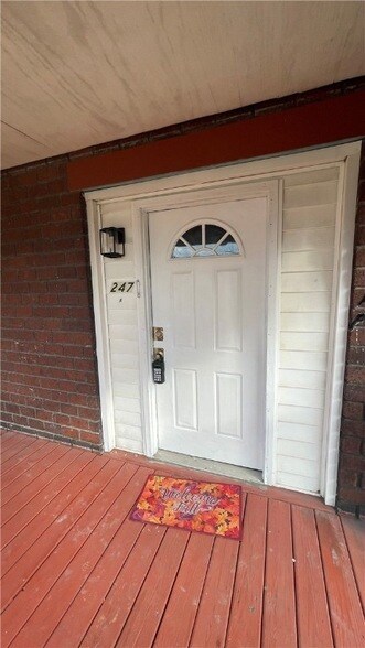 247 Cedar Ave, Unit 1 in Sharon, PA - Building Photo - Building Photo