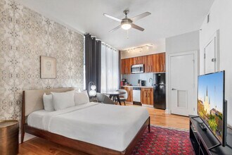 925 Common St in New Orleans, LA - Foto de edificio - Building Photo