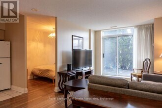 1150 Parkwest Pl in Mississauga, ON - Building Photo - Building Photo