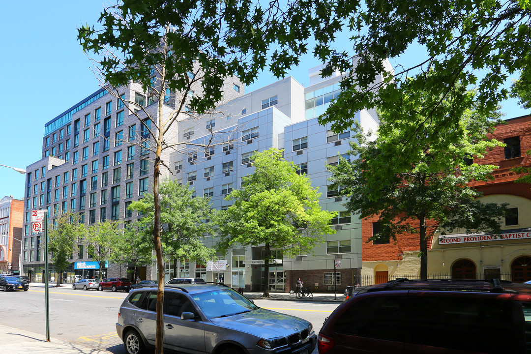 Malcolm Shabazz Court in New York, NY - Foto de edificio