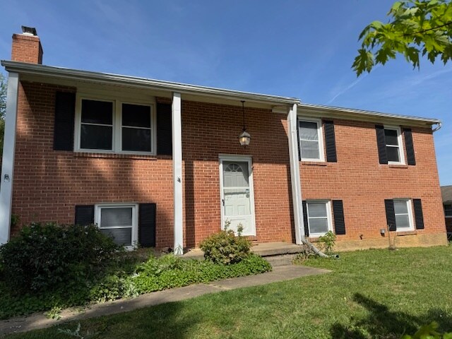 102 Roosevelt Rd in Eldersburg, MD - Building Photo