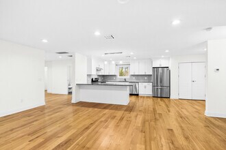 71 Saint Marys Pl, Unit A in Nutley, NJ - Building Photo - Building Photo