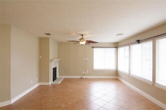 10111 Farrell Dr in Houston, TX - Building Photo - Building Photo