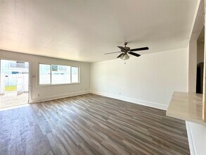 5506 Beverly Hill St in Houston, TX - Building Photo - Building Photo