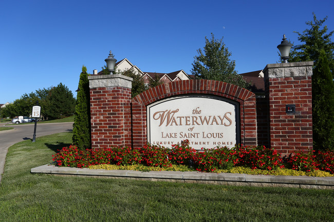 Waterways Apartments in Lake St. Louis, MO - Foto de edificio - Building Photo