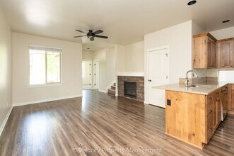 20797 NE Sierra Dr in Bend, OR - Building Photo - Building Photo