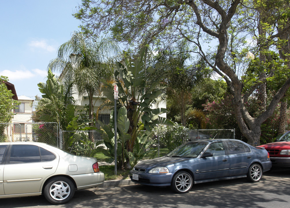 6139 Romaine St in Los Angeles, CA - Building Photo