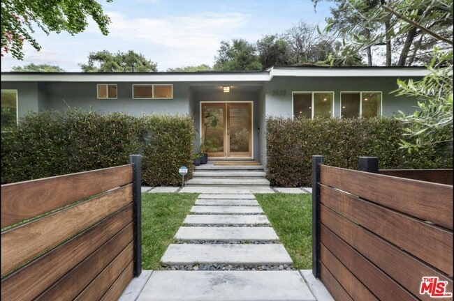 3520 Mandeville Canyon Rd in Los Angeles, CA - Building Photo - Building Photo