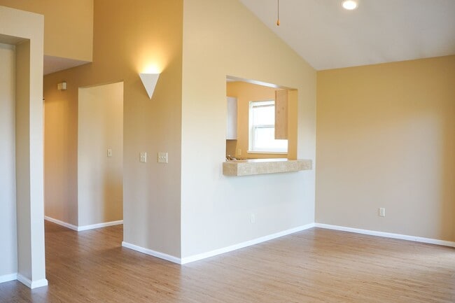 235 SW Hooker St in Portland, OR - Building Photo - Building Photo