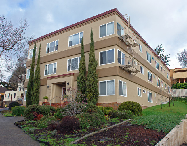 1012 Mission Ave in San Rafael, CA - Foto de edificio - Building Photo