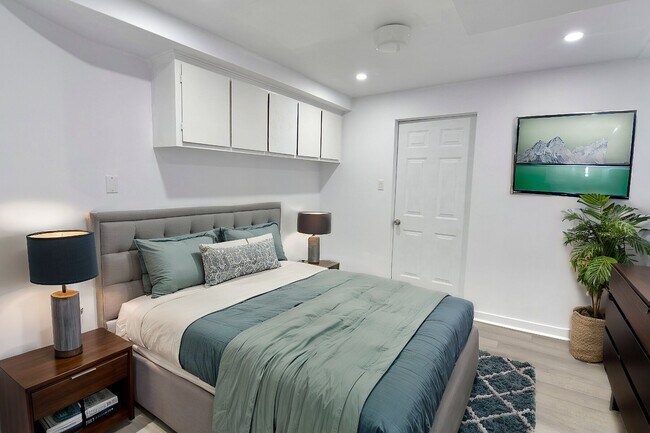 1095 Rue Barré in St. Laurent, QC - Building Photo - Building Photo