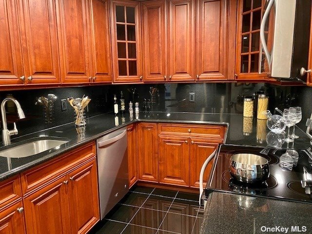 126 Adams Way-Unit -126 in Sayville, NY - Building Photo - Building Photo