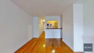 402 E 83rd St in New York, NY - Building Photo - Building Photo