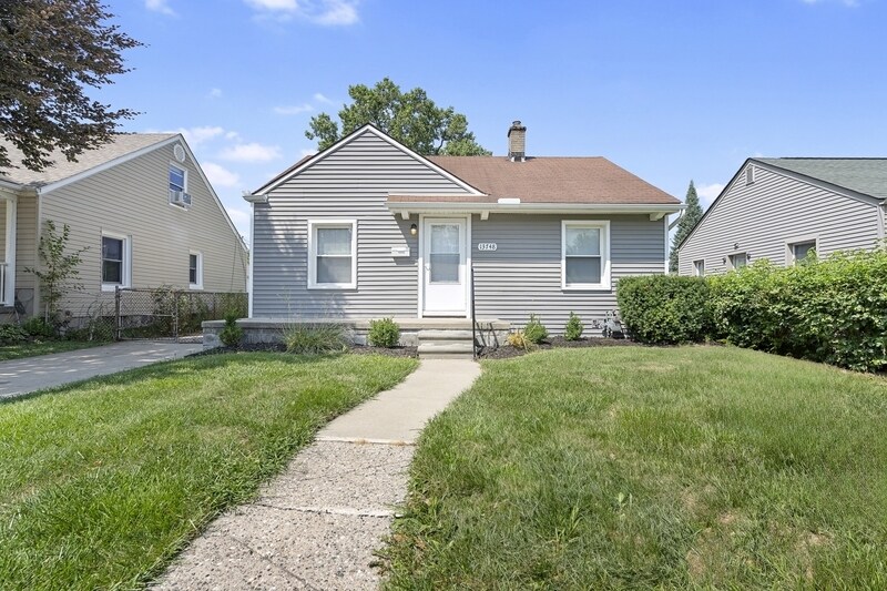 13748 Helen St in Southgate, MI - Building Photo