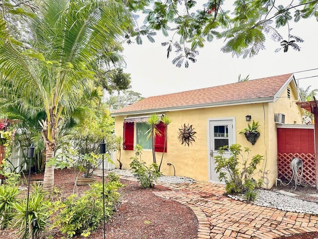 property at 303 N Lakeside Dr