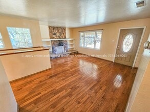 2 Haselden Dr in Cloverdale, CA - Building Photo - Building Photo