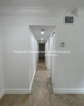 150 SW 10th St, Unit 2 in Miami, FL - Building Photo - Building Photo