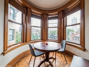 2800 N Pine Grove Ave in Chicago, IL - Building Photo - Building Photo