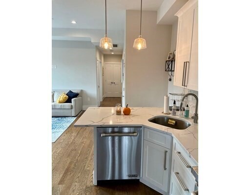 64 Gove St in Boston, MA - Building Photo - Building Photo