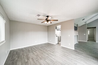 1613 Brook Meadow Dr in La Porte, TX - Building Photo - Building Photo