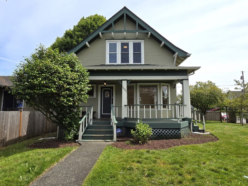 1631 Oakes Ave in Everett, WA - Building Photo