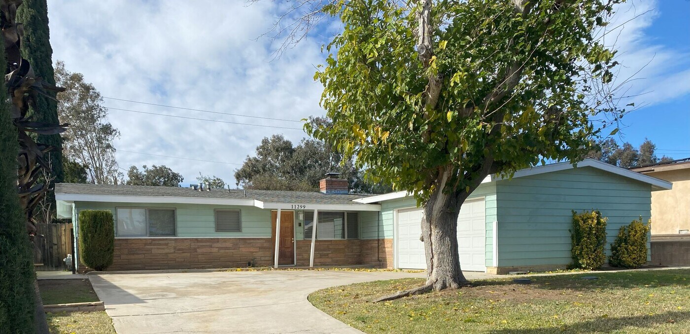 11299 Weber Ave in Moreno Valley, CA - Foto de edificio